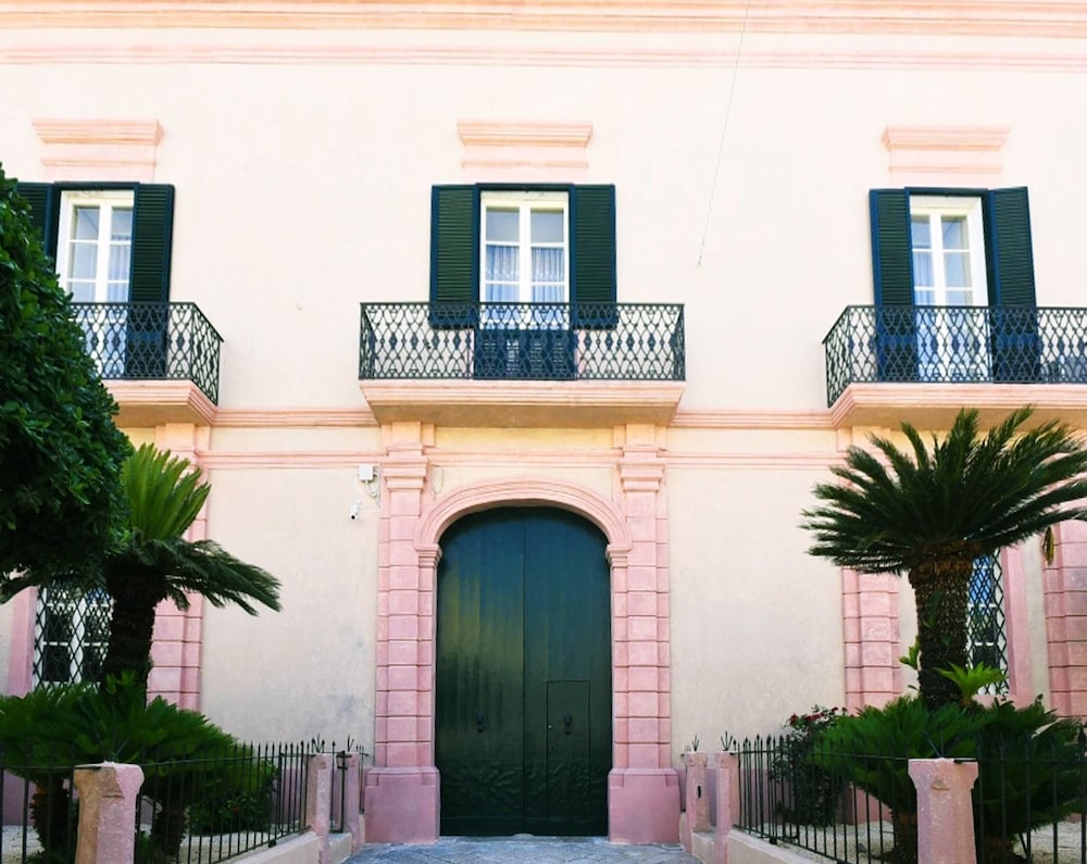 Palazzo Castriota 2/74