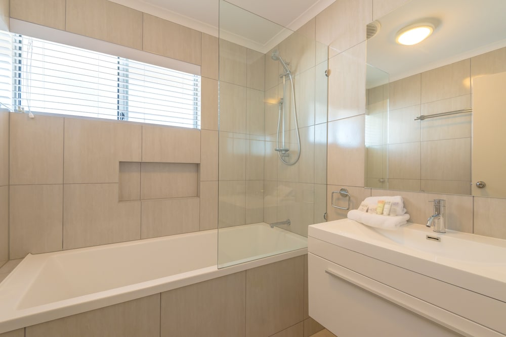 NOOSA OUTRIGGER BEACH RESORT 14/73