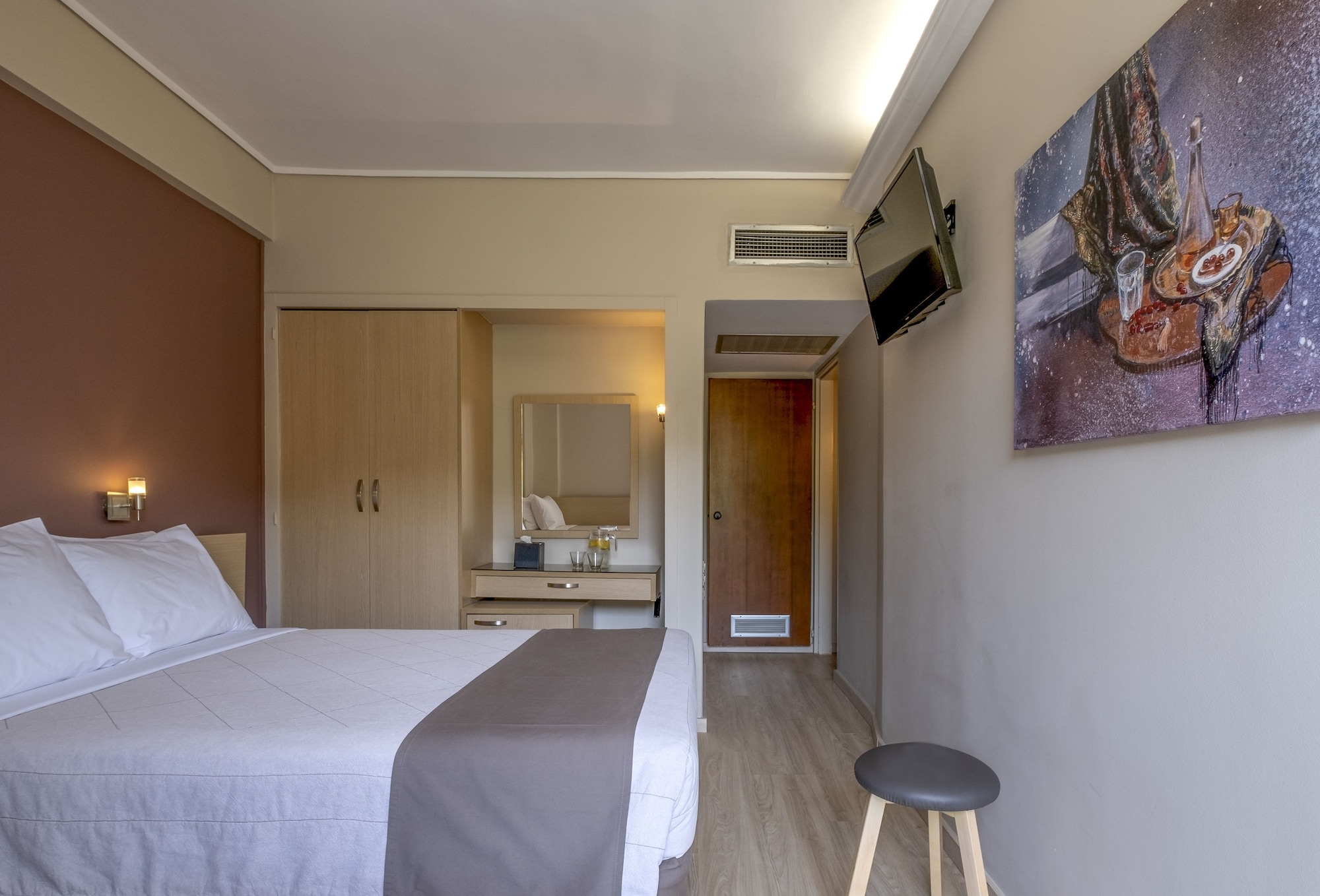 STANDARD, DOUBLE OR TWIN BED, WITH EXTRA BED