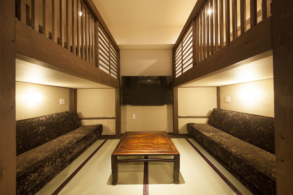 Centurion Hotel Ueno 66/74