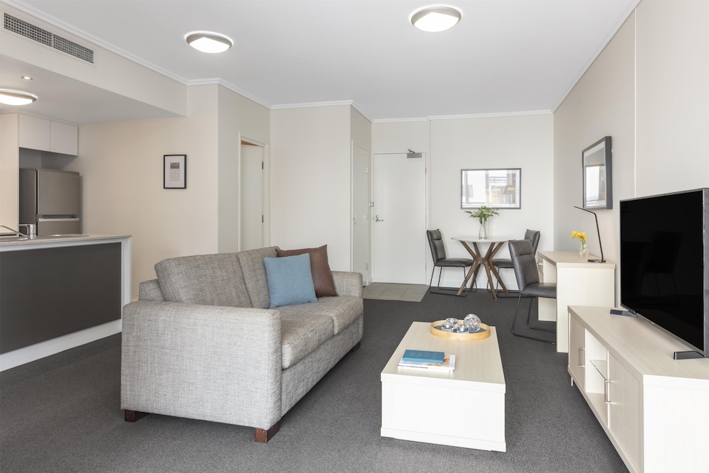 Oaks Brisbane Festival Suites 27/49