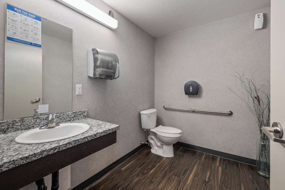 HOME INN EXPRESS MEDICINE HAT 65/72