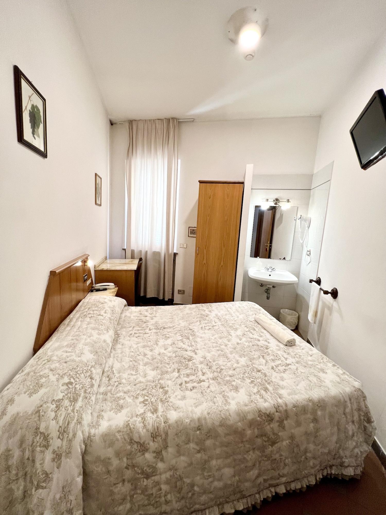 Room, Single, External Bathroom