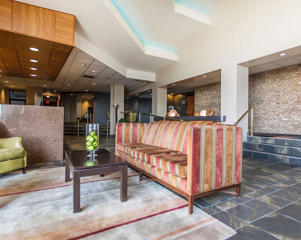 Quality Inn Rouyn-Noranda 11/51