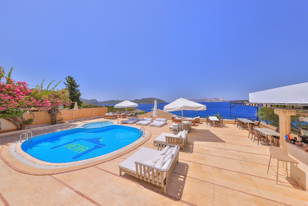 Hera Hotel 5/70