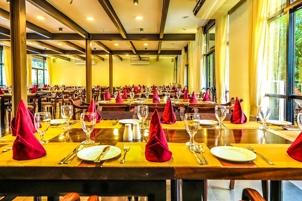 Oak Ray Regency Hotel 30/40