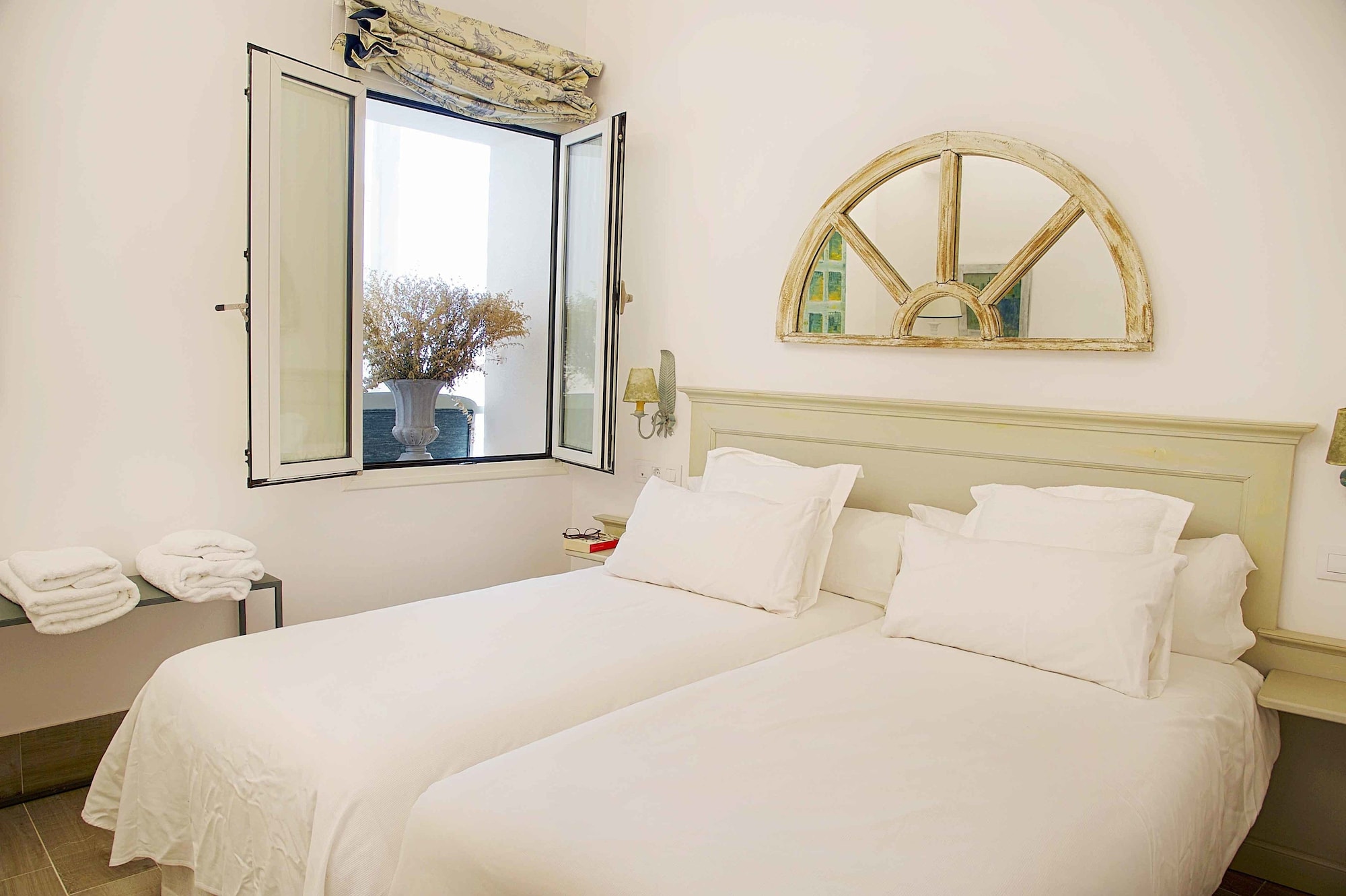 Grand, First, Deluxe, Apartment, Twin Beds, Sofa