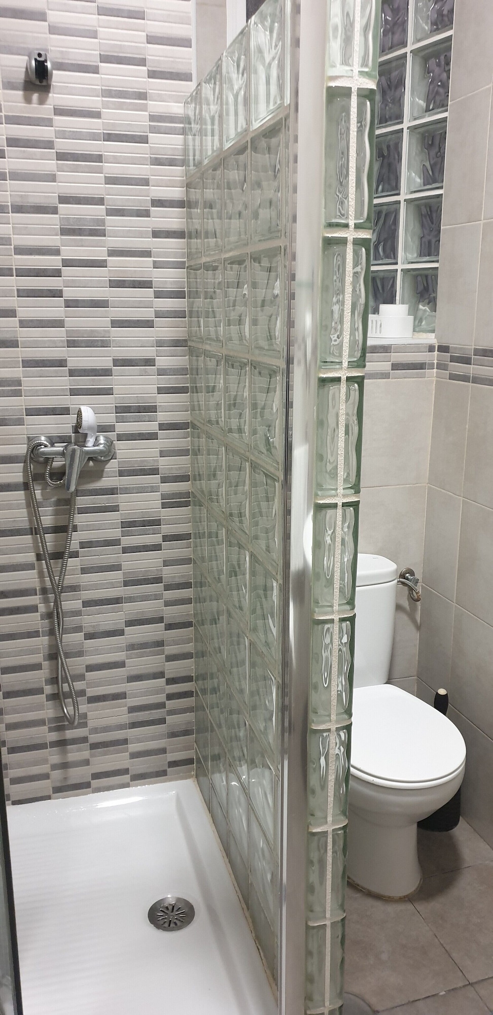 ROOM, DOUBLE BED, SHARED BATHROOM