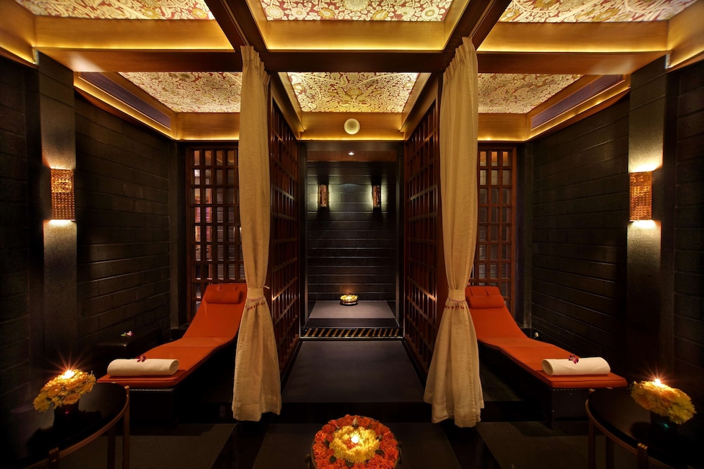 Gokulam Grand Hotel Spa 40/75