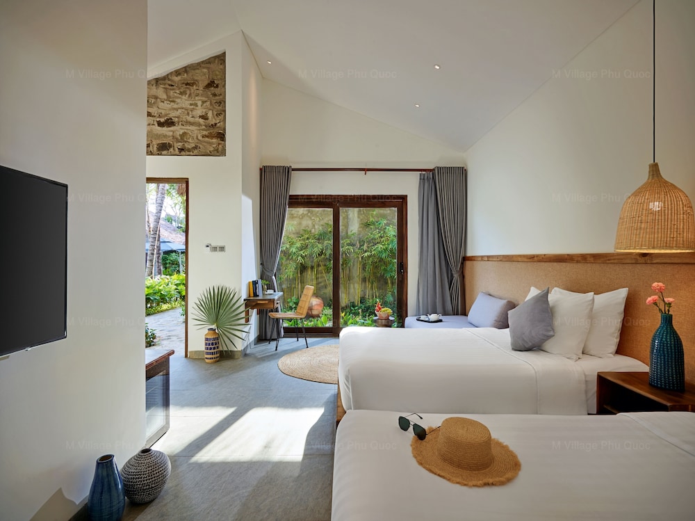 GARDEN, HOUSE, TWIN BEDS