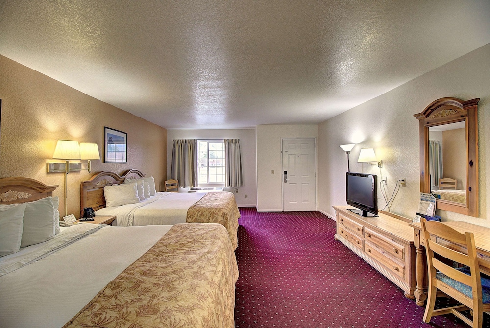 Days Inn & Suites By Wyndham Lolo 12/32