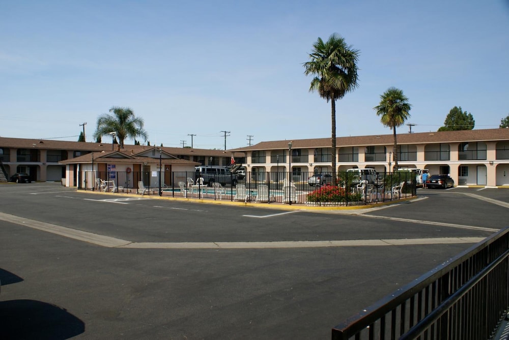 Colony Inn Buena Park 56/64