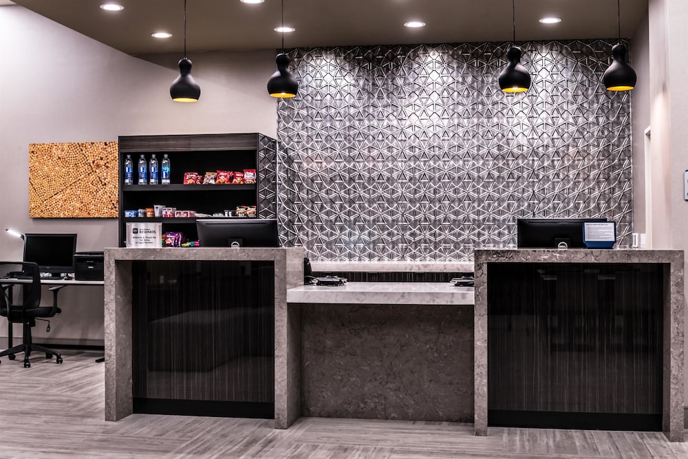 Best Western Plus Temecula Wine Country Hotel & Suites 4/34