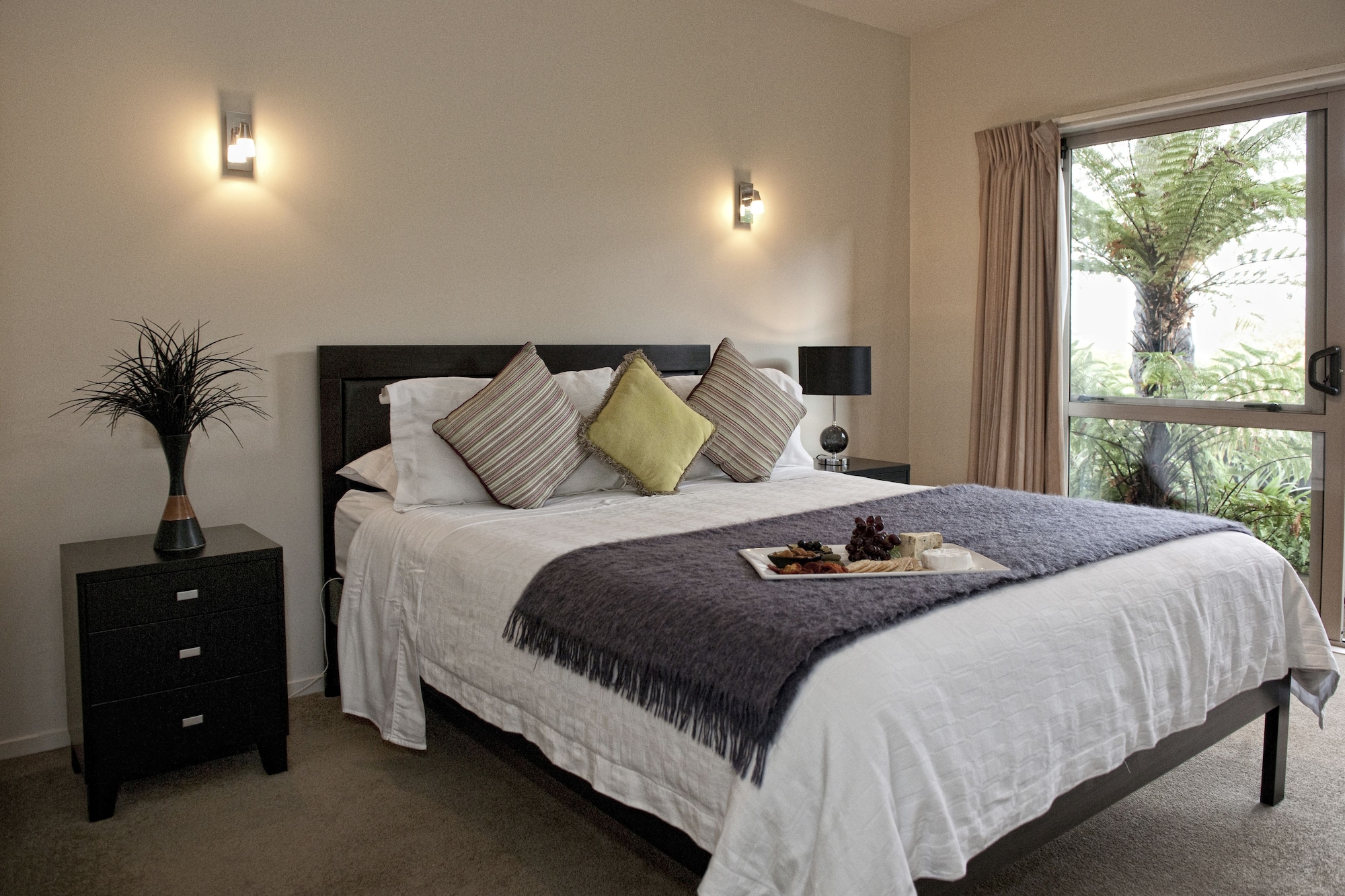STANDARD, QUEEN BED, GARDEN VIEW, BALCONY
