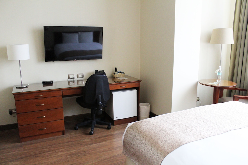 DEL PRADO HOTEL 24/48
