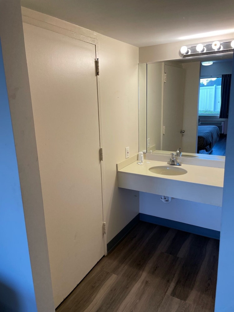 Express Inn -Rahway 42/46
