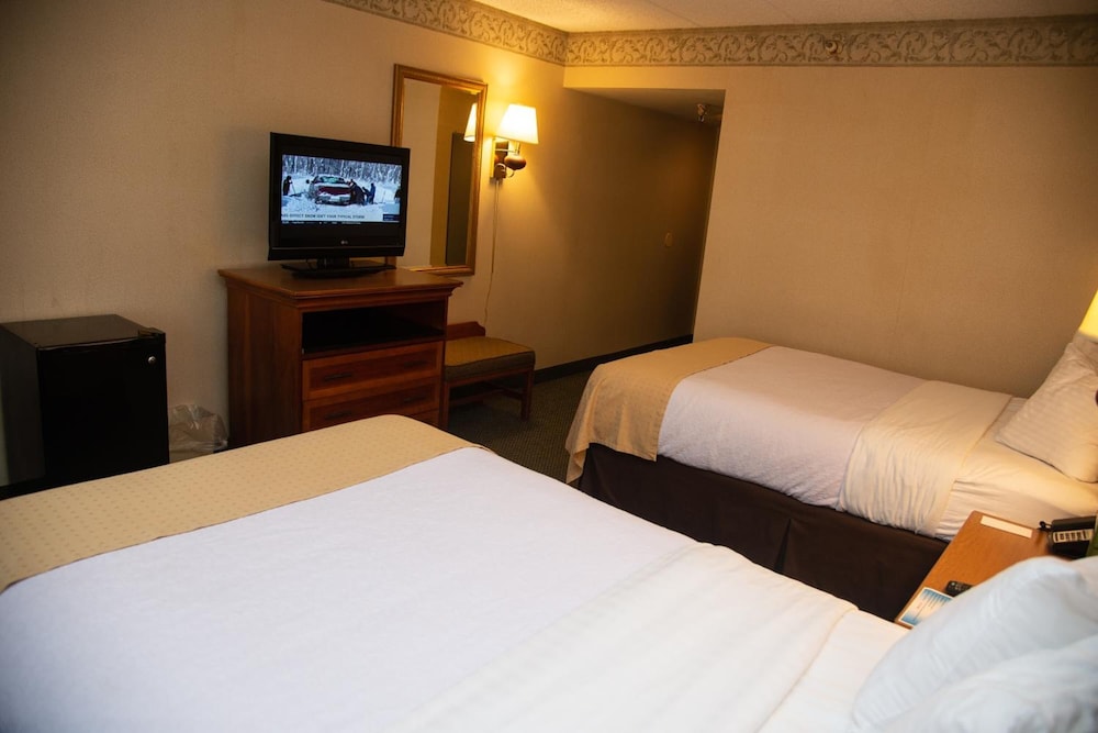 Holiday Lodge Hotel &amp; Conference Center 17/50