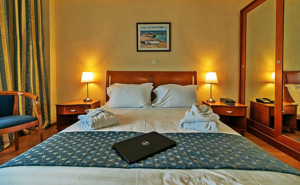 Ambassador Hotel 15/50