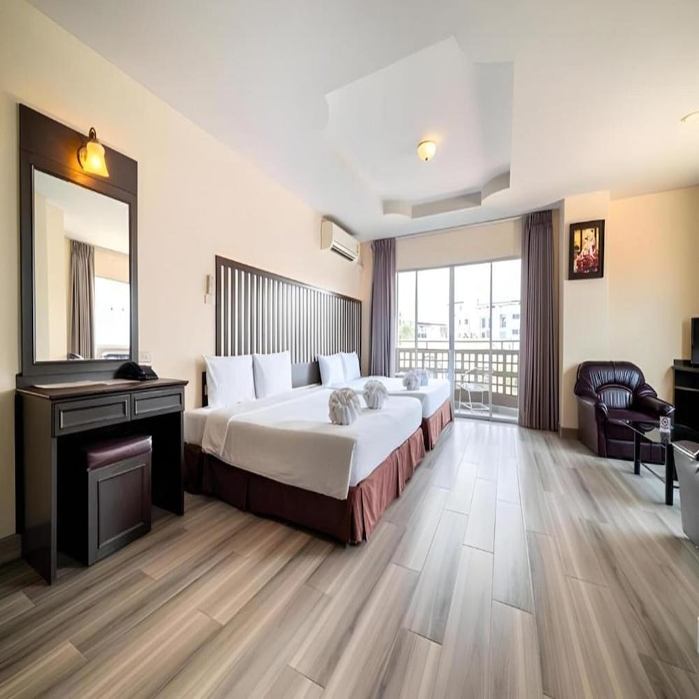 Sunday JA Plus Hotel 32/65