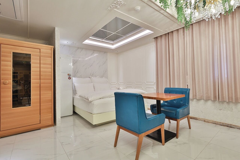 Hotel February Dongdaegu 35/49