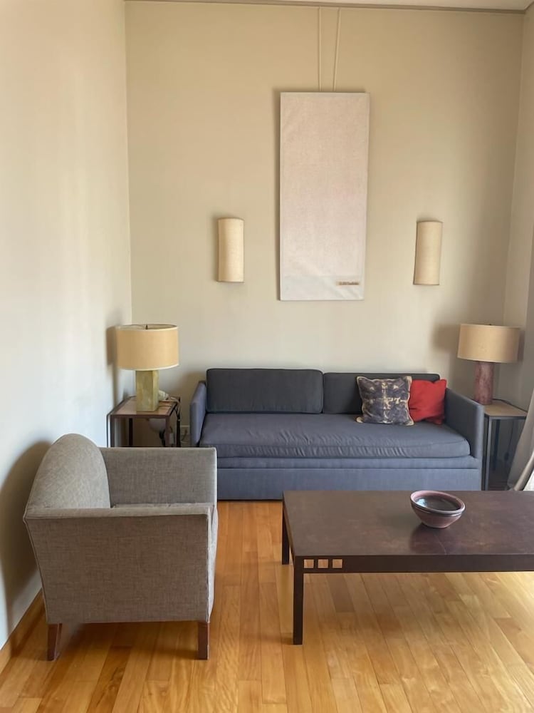 ART SUITES 32/51
