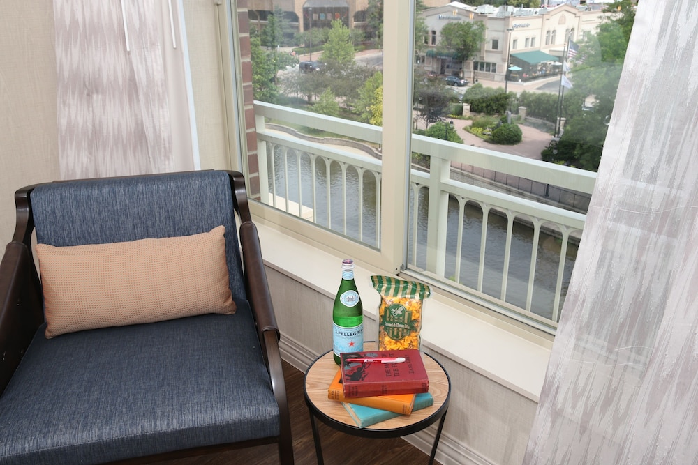 HOTEL INDIGO NAPERVILLE RIVERWALK 51/78