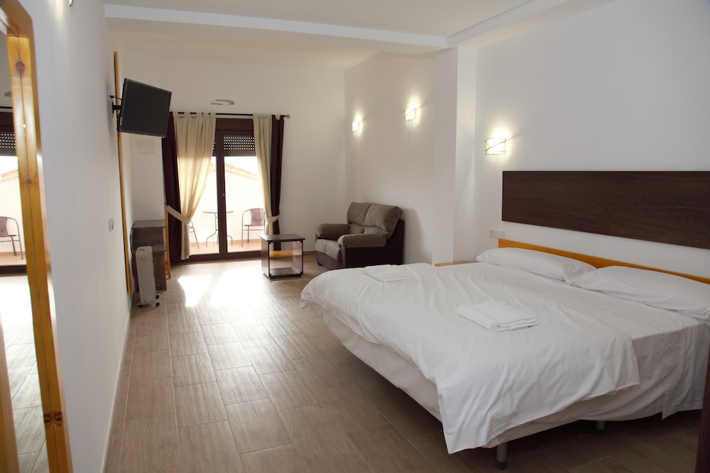 SUPERIOR, DOUBLE OR TWIN BED