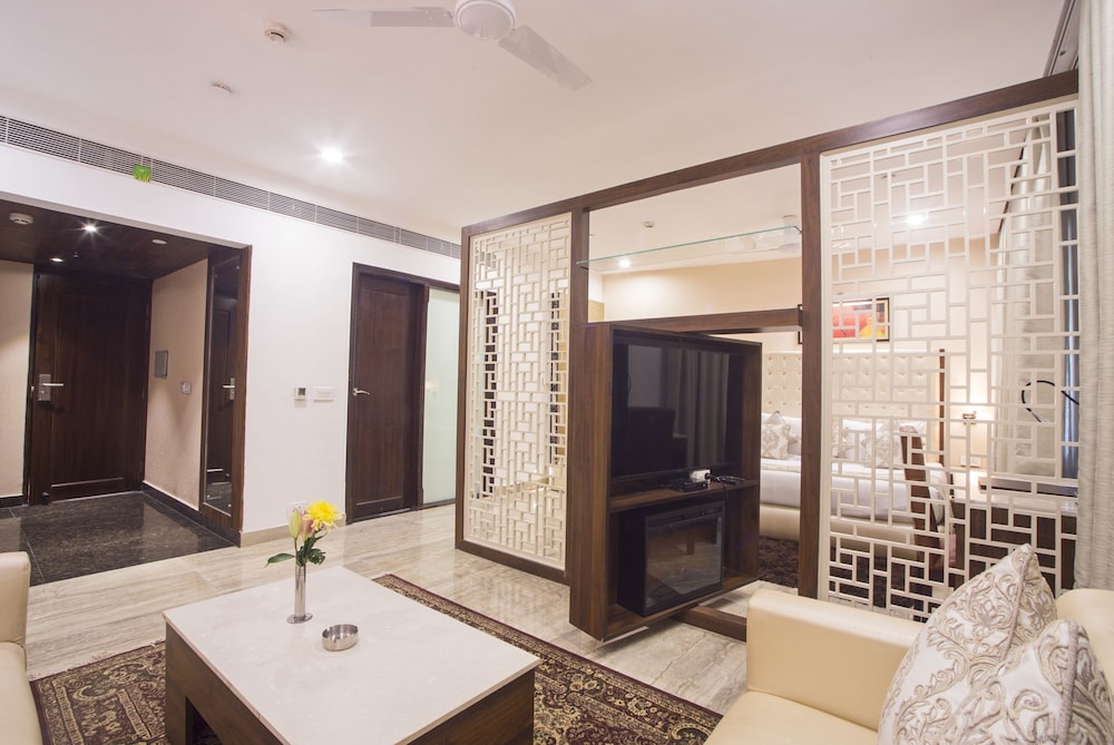 Shanti Palace 7/71
