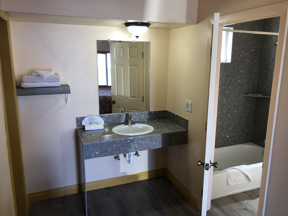 Blue Seal Inn 16/34