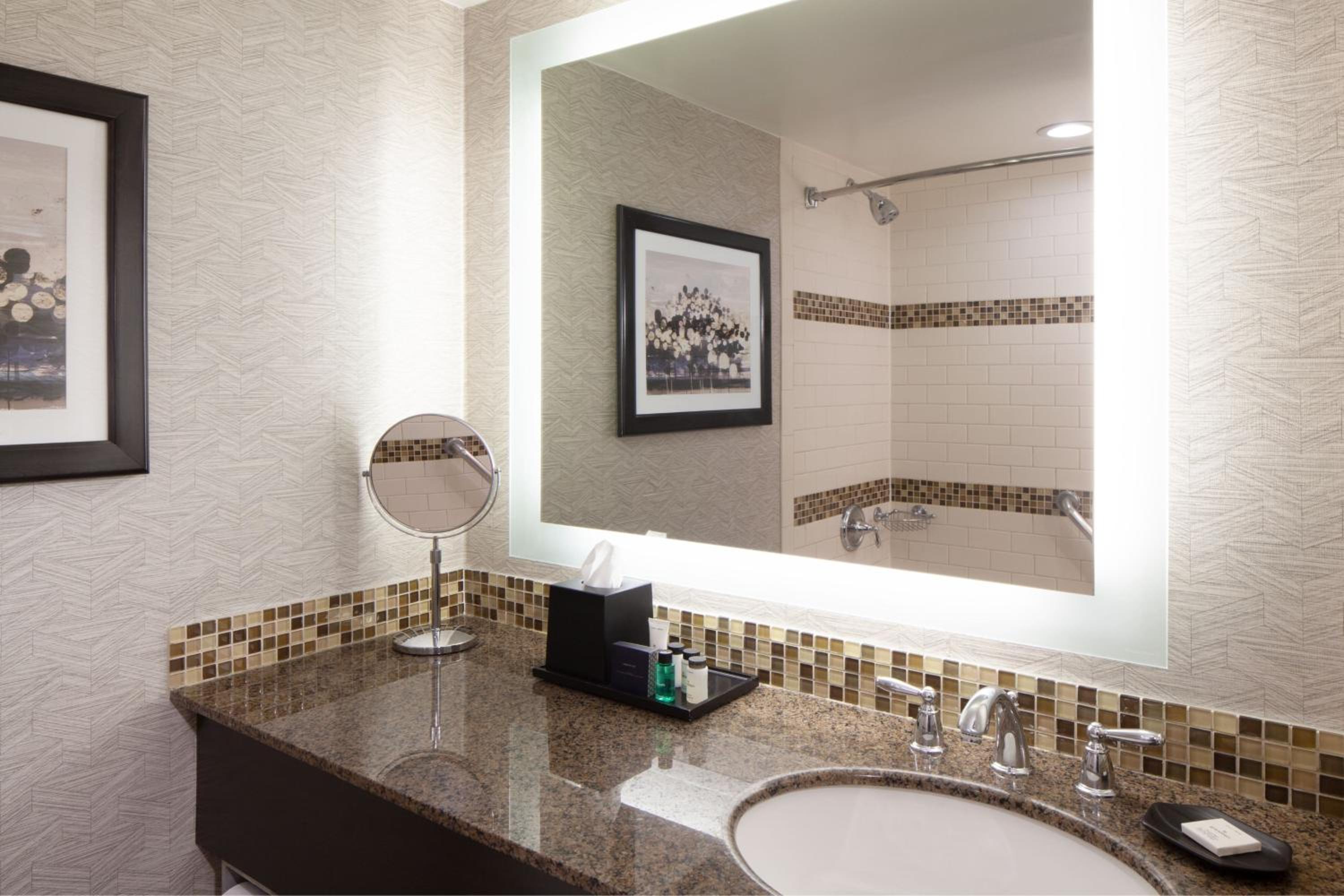 Guest Room, Deluxe, 2 Double Beds, Mountain or Bay View, High Floor، Sheraton Anchorage Hotel 8/9