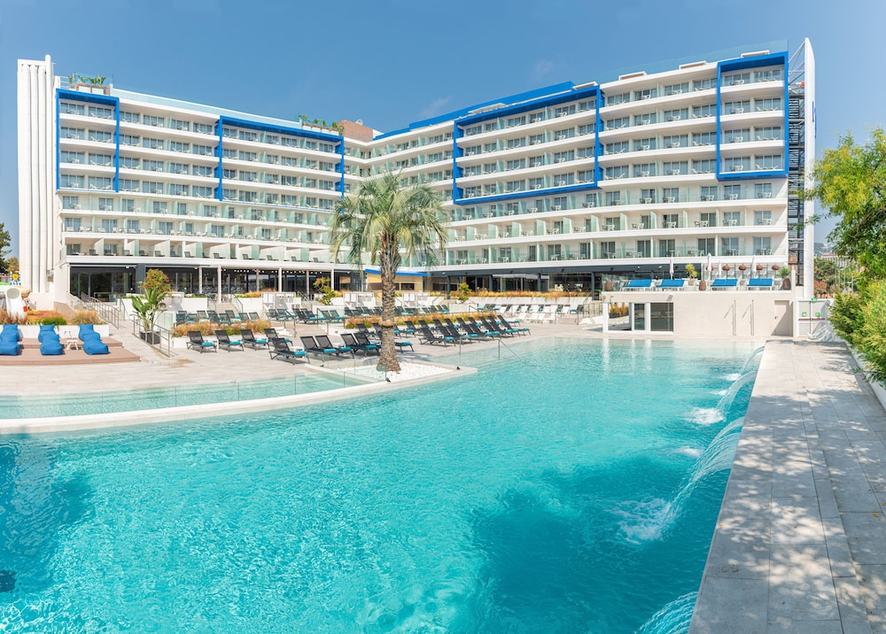 L Azure Hotel 61/64