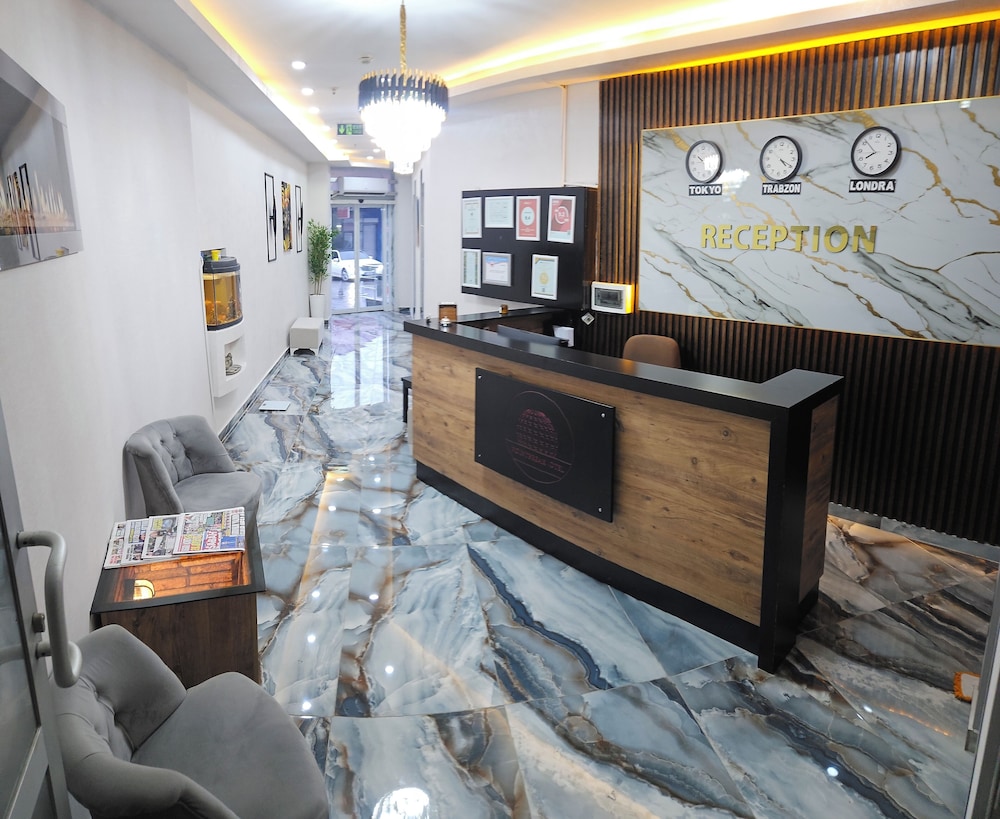 Pointbreak Hotel 7/49