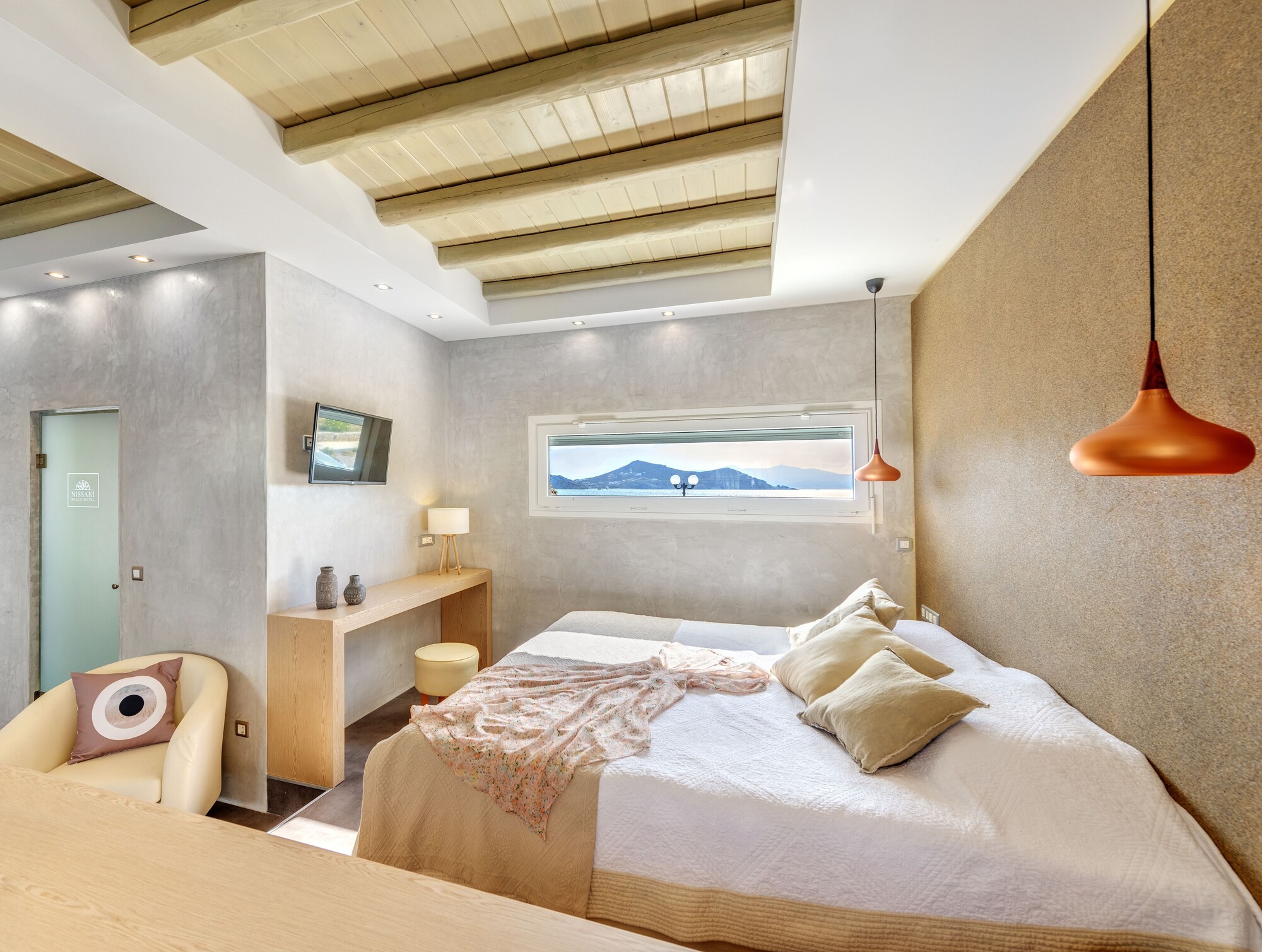 suite, pool view
