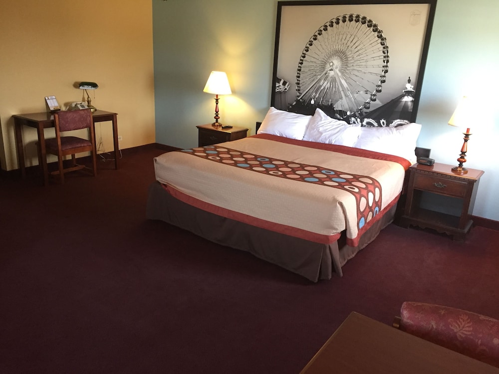 Super 8 by Wyndham Woodstock 11/19