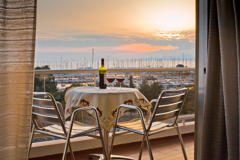 Marina Alimos Hotel Apartments 38/50