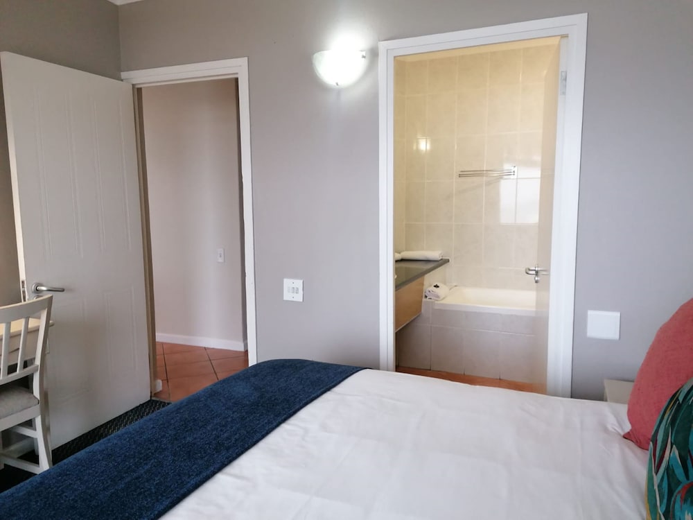 Cape Town Beachfront Apartments At Leisure Bay 22/50