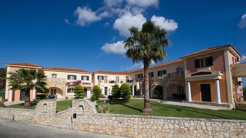 Elanthi Village Hotel 81/85