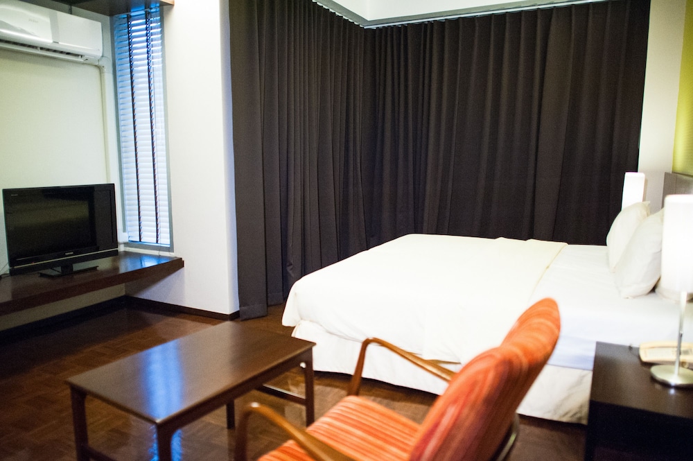 BAAN SILOM SOI 3 28/51