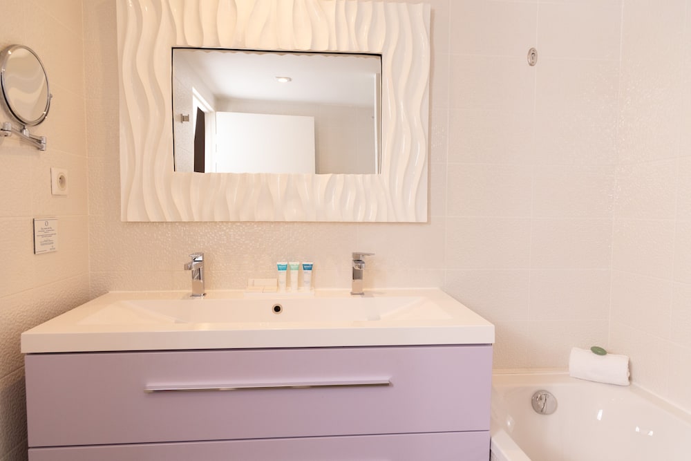 Relais Thalasso Baie De La Baule Chateau Des Tourelles 66/76