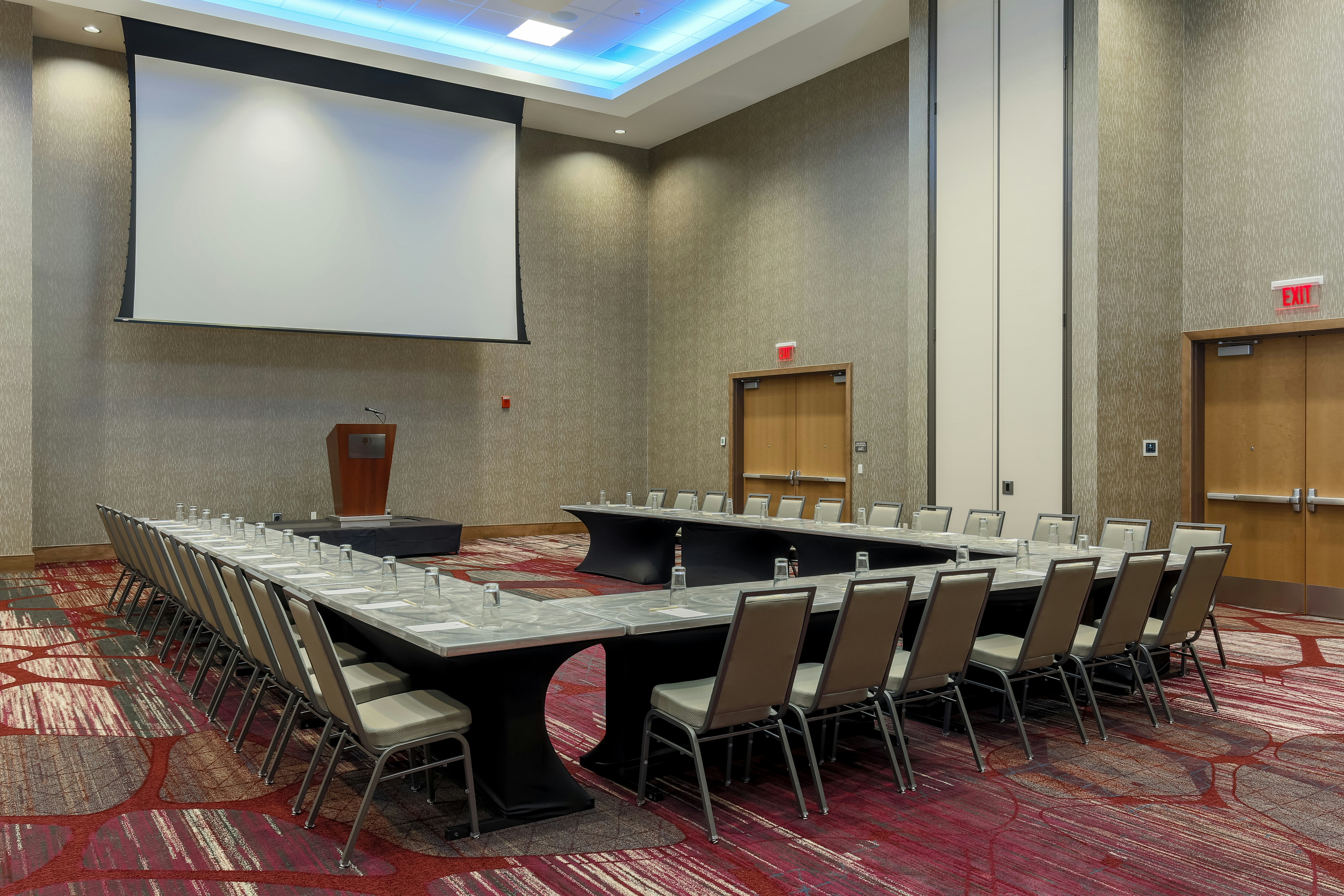 DOUBLETREE BY HILTON EVANSVILLE 59/74