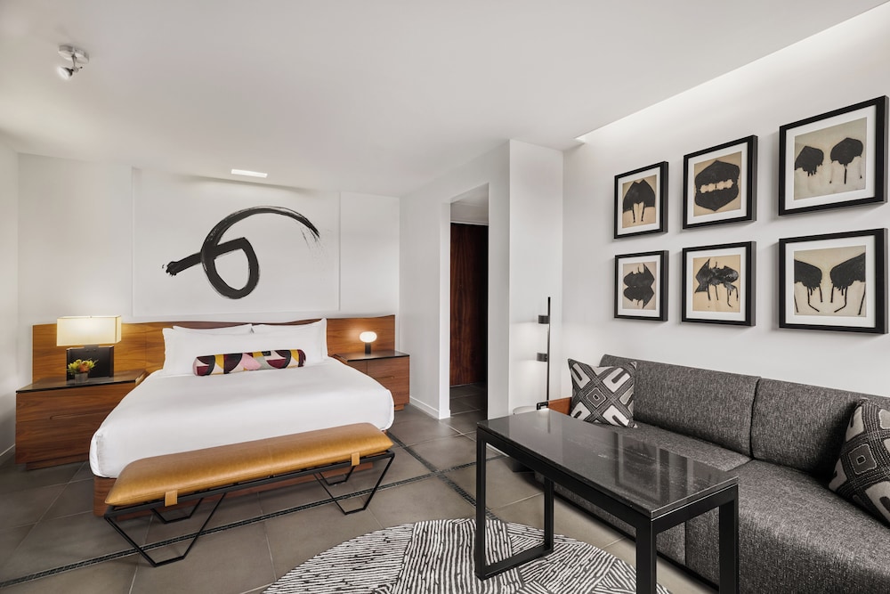 Spa, Suite, King Bed, Accessible