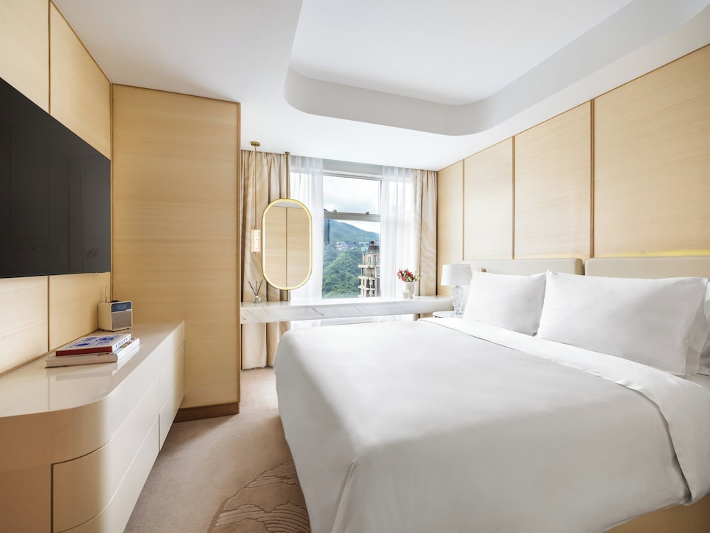 1 BEDROOM, PENTHOUSE