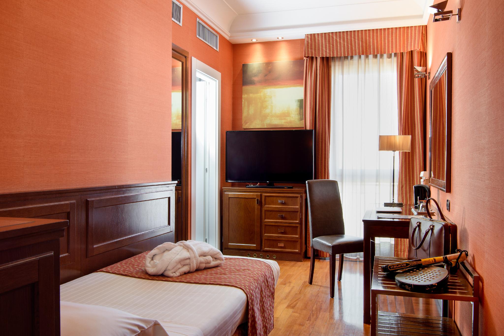 Room at Grand Hotel Adriatico, FLORENCE