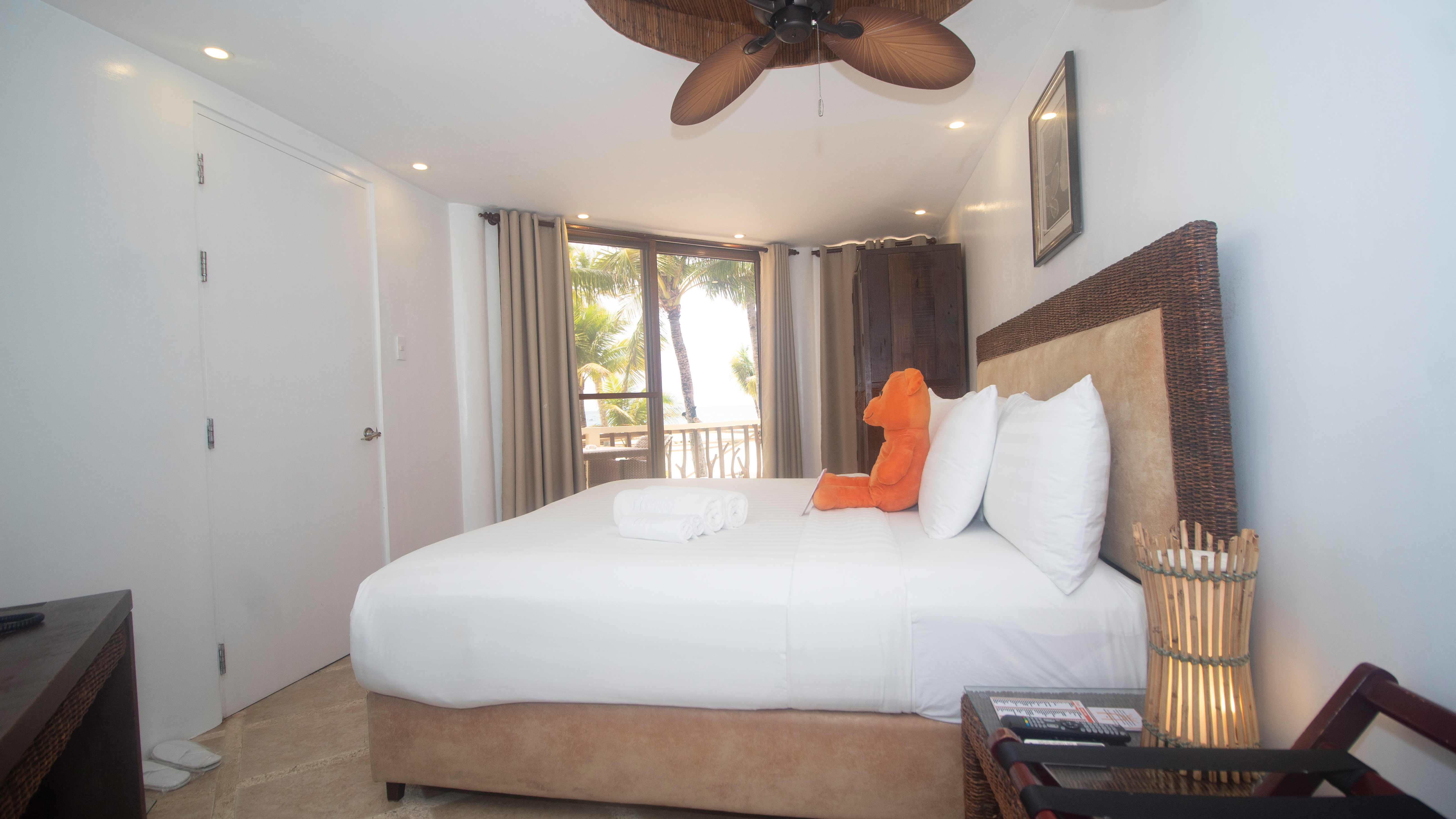 Deluxe, Beach Front