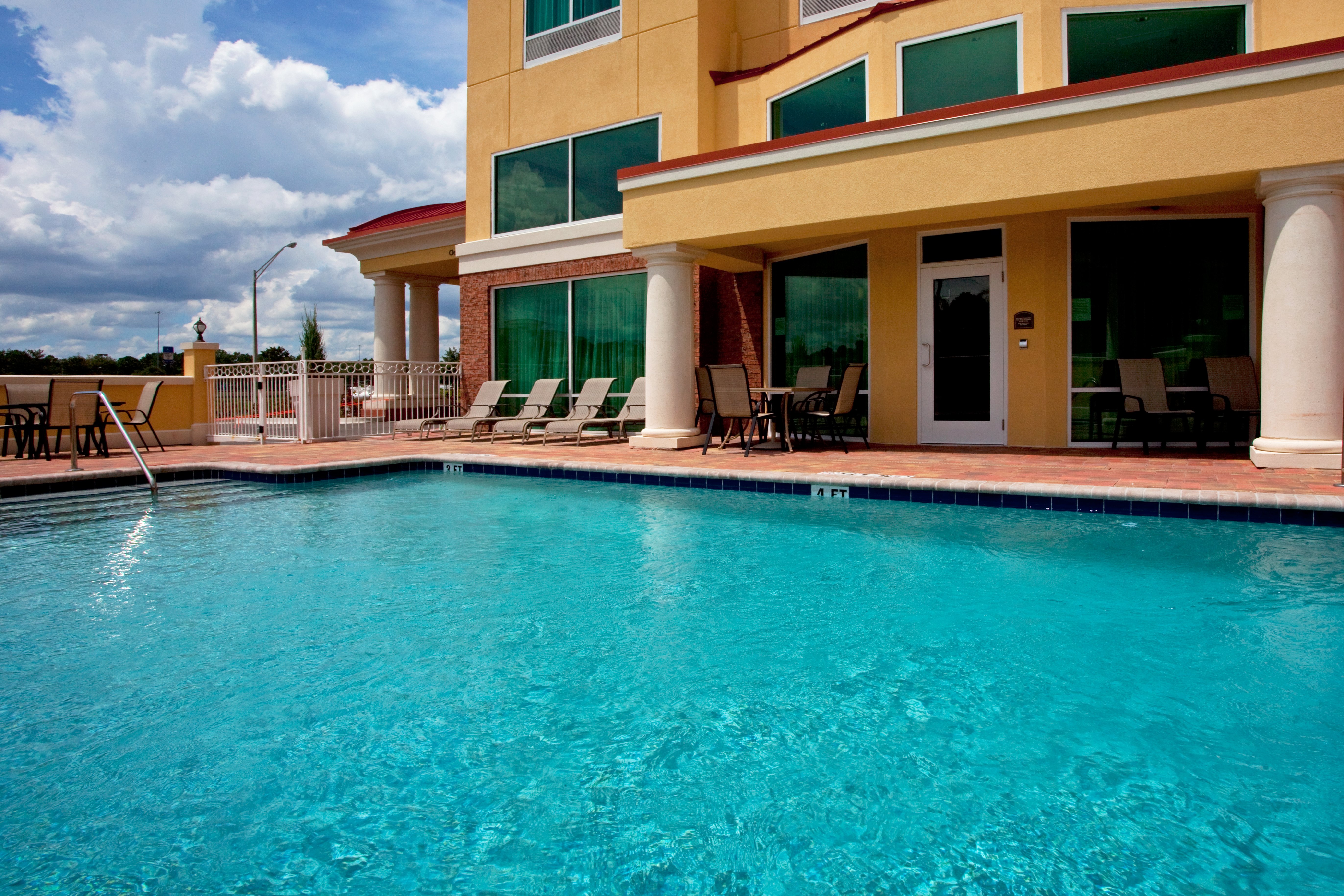 Holiday Inn Express Hotel & Suites Chaffee - Jacksonville West 6/49