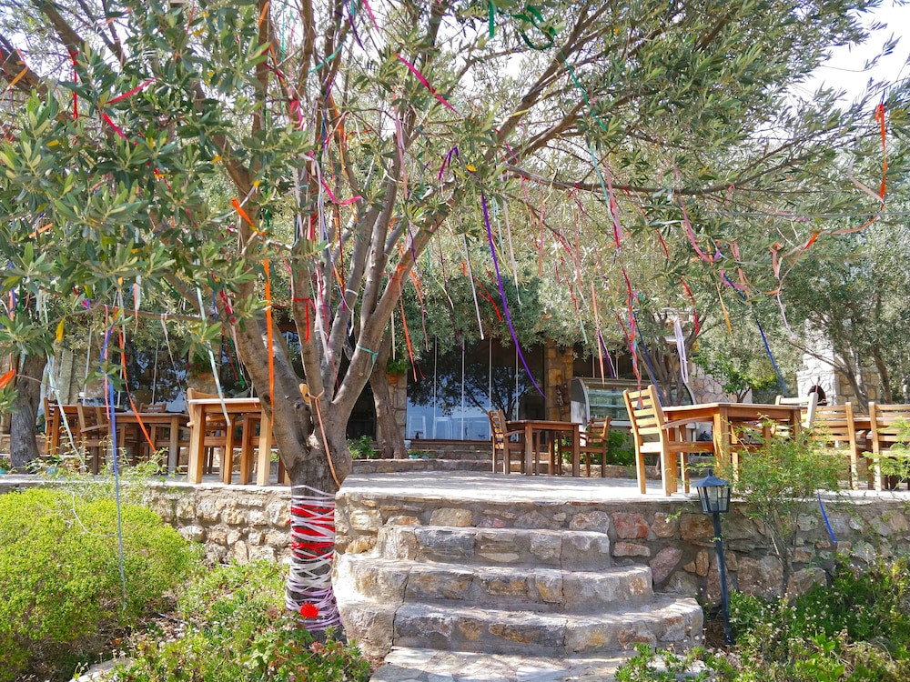 Zephyros Hotel 40/44