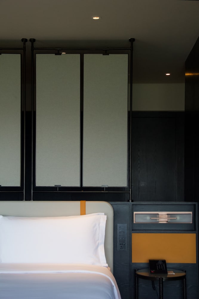 1 Bedroom, Suite, Dining Area, Club Lounge Access