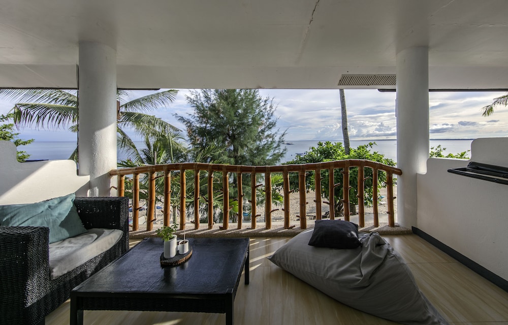 Ocean Vida Beach And Dive Resort 30/65