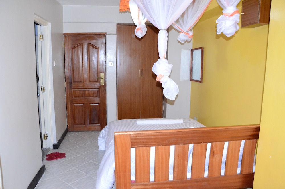Golden Goose Hotel 6/18