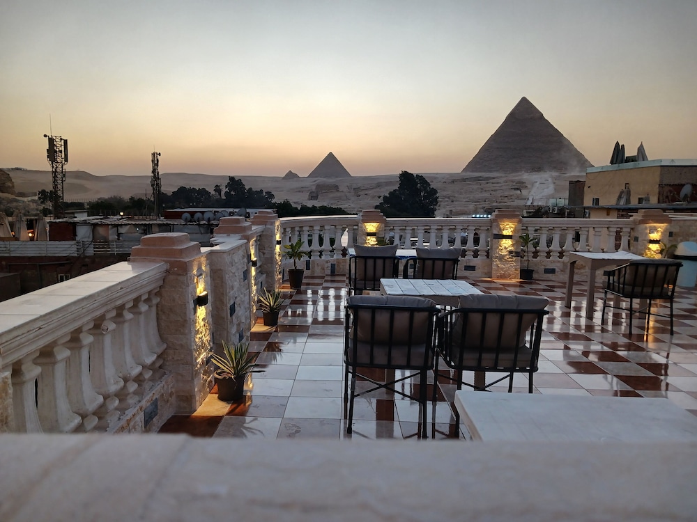 Royal Pyramids Inn 34/50
